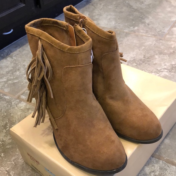 Cute fringe bootie! - Picture 2 of 3